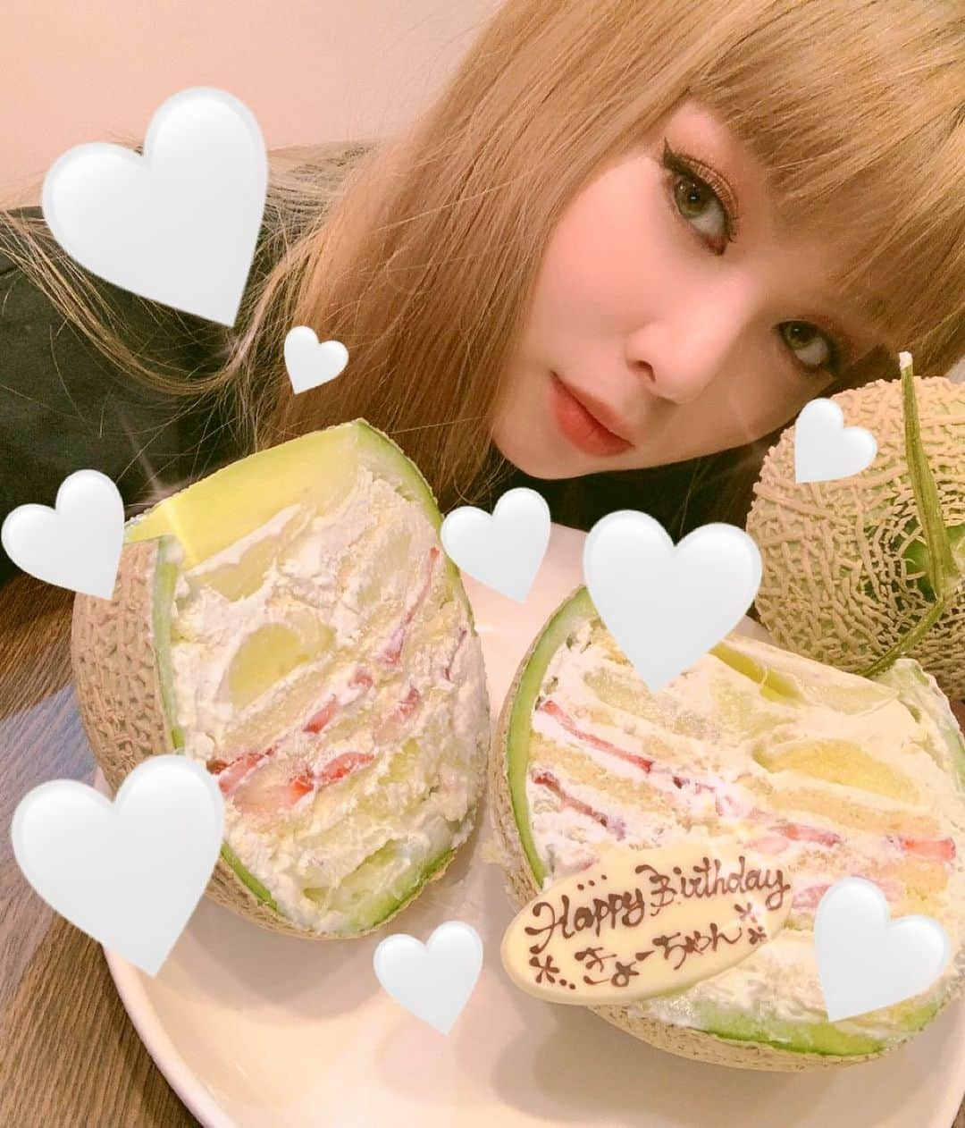 市來杏香さんのインスタグラム写真 - (市來杏香Instagram)「24歳なりました！💗💗💗💗 家族から丸ごとメロンケーキもらた🍈🍈 めちゃ、めちゃうまでした！！ みんなお祝いDMもありがとう💗 今年もよろしくお願いします！！」1月4日 9時50分 - ichiki_kyoka