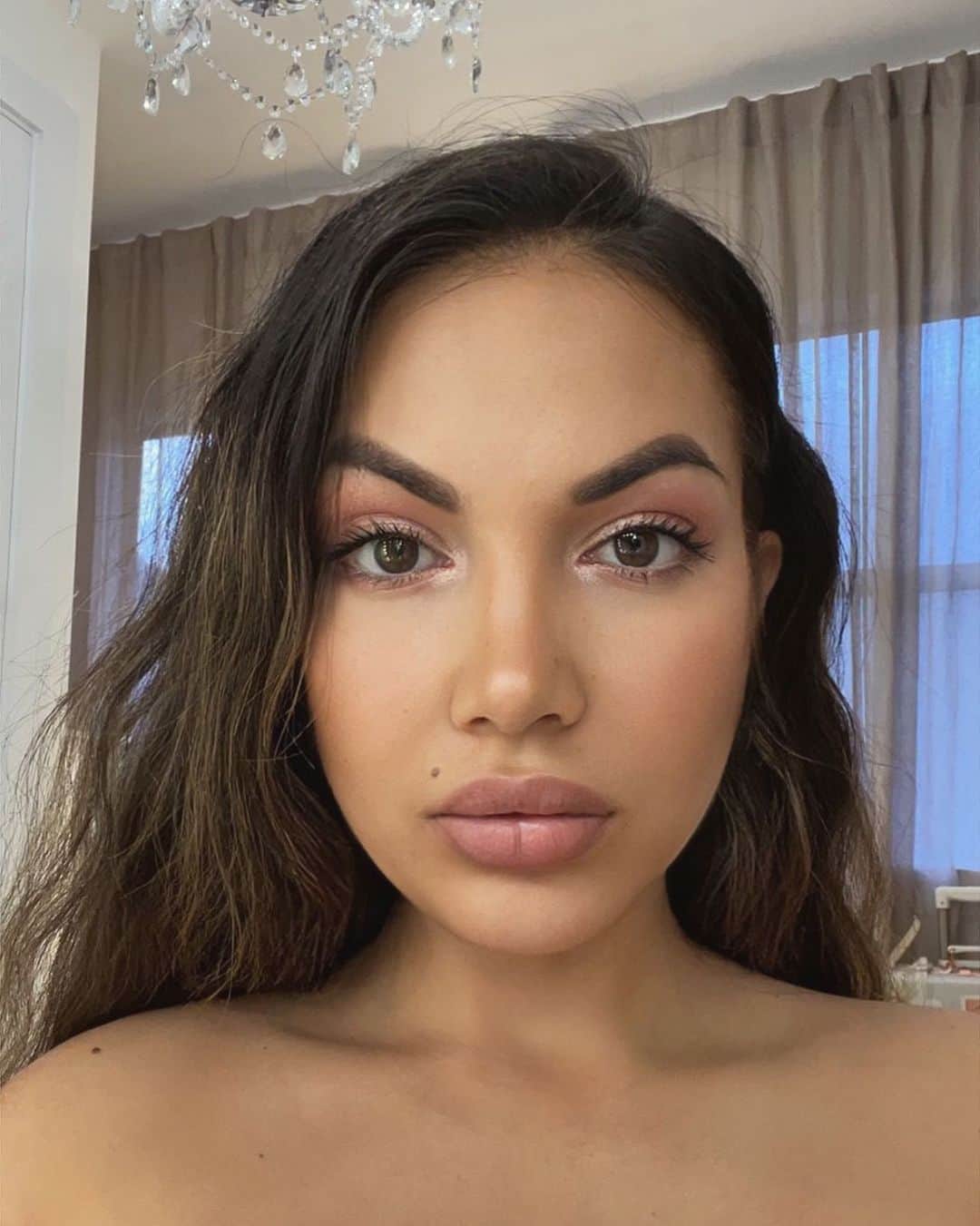 Aylen Aのインスタグラム：「My favorite makeup, a natural look. Full face using @mavenbeauty sold exclusively at fashionnova.com Mavenbeautypartner」