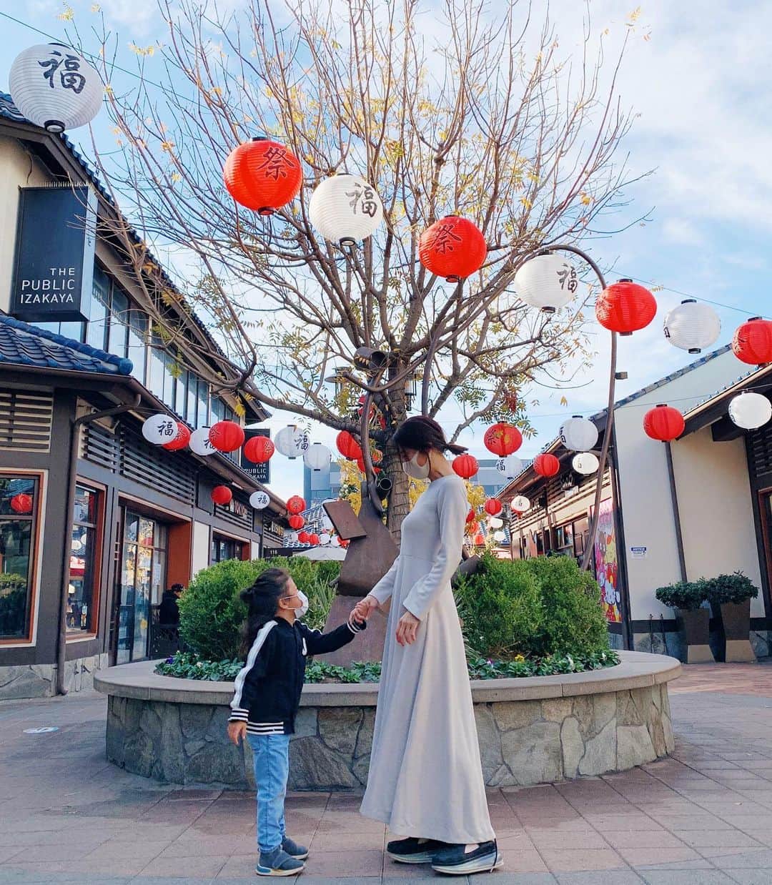 高木りなのインスタグラム：「First shrine visit of the New Year🙏🏻✨  初詣⛩✨ ２日に行ったら空いててすぐにお参りができました。 おみくじは箱の中でみんなが触るからと今年は無し！ 残念！ . . . #初詣 #高野山米国別院  #アメリカ生活 #ロサンゼルス #ロサンゼルス生活 #koyasan #shrine #losangeles #california #엘에이일상 #미국생활 #로스앤젤레스」