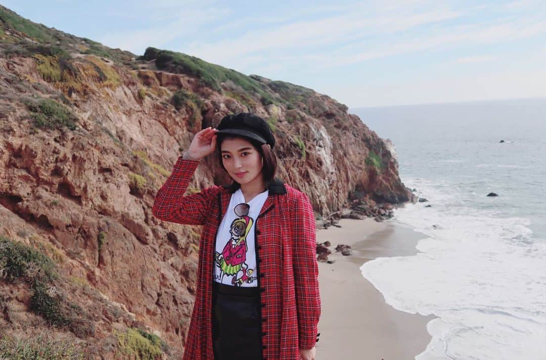 辻井美香のインスタグラム：「I'm traveling in the U.S. and making new memories❤️  📍#pointdume  〔California USA〕  #cliff  #naturelovers  #amazingview #travelholic  #travelblogger  #ottdfashion  #ottd #instastyle  #instastylish  #usatravel #nofilter  #最高 #景色最高  #今日のコーデ #followme #followplease」