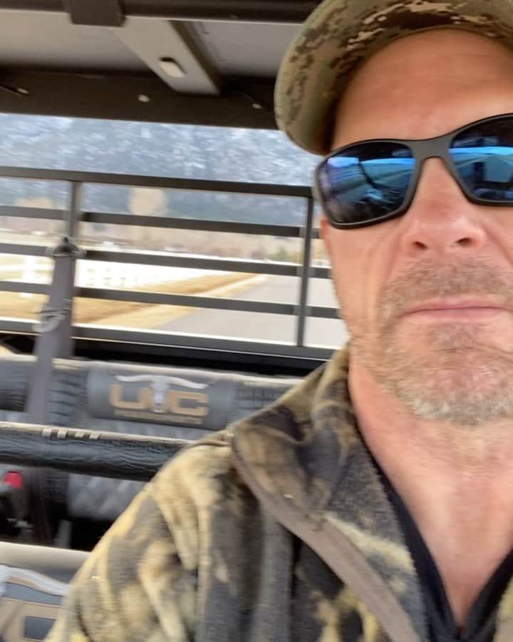 ストーン・コールド・スティーブ・オースチンのインスタグラム：「🔊⬆️ Ridin’ with Moolah on a killer day.   @kawasakiusa @uvcpowersports  #muleprofxt #nevada #usa  #america #georgeclinton #parliamentfunkadelic」