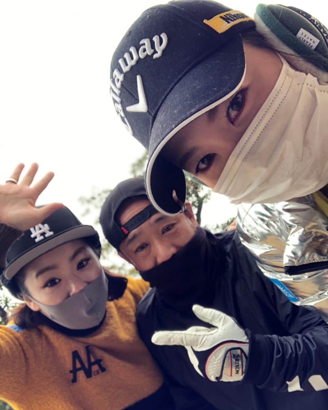 上田桃子のインスタグラム：「今年も年始は地元の友達🤝と初打ち🎍 ・ ・ いつも人が沢山の三ノ宮神社さんも 2日だったからか人もぜーんぜんいなくて 助かりました！初詣りも出来た❤︎ ・ ・ 家ではココに癒されて ・ ・ 夜はNetflixでパクソジュンにキュン❤️ ・ ・ ・ 本来なら熊本に帰ってきたら行きたい所沢山あるけど、どこもいけず残念ですが仕方ない。。。 ・ ・ ・ とはいえ幸せ時間、充電完了🔋🔌  #恒例年始ゴルフ #笑い過ぎて泣いた #相方サンキュー #カズ君不発 #2021 #フェフ姉さん感動したぜ」