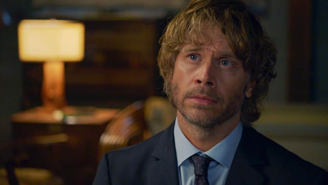 エリック・クリスチャン・オルセンのインスタグラム：「Tonight Deeks wears a suit and gets a haircut. This will be my moms favorite episode. #ncisla」