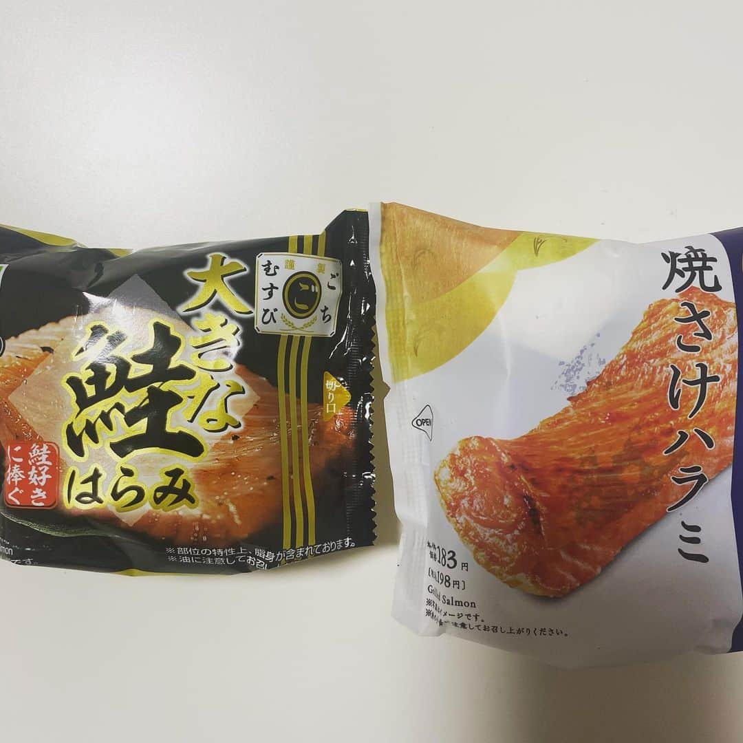 黒澤正徳さんのインスタグラム写真 - (黒澤正徳Instagram)「食べ比べ  全然違う🤤  #LAWSON #Family Mart」1月4日 11時12分 - kuro_chan79