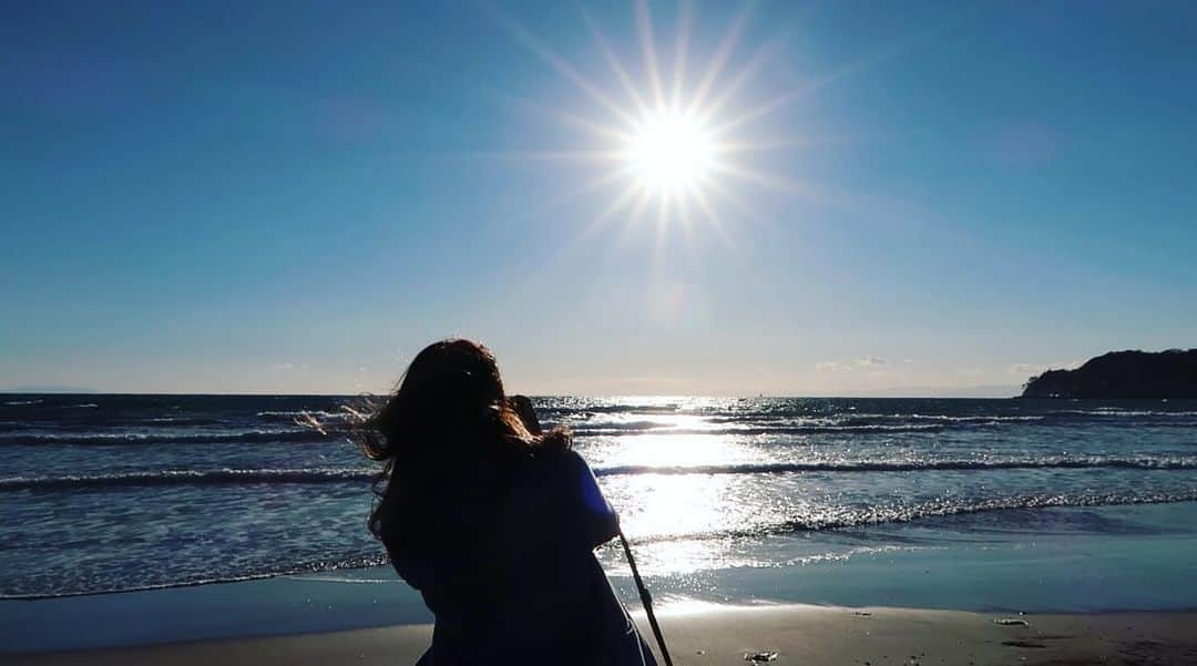 堀田ゆい夏さんのインスタグラム写真 - (堀田ゆい夏Instagram)「. 太陽の形！！🌞  冬の太陽と海は、 静かだけど力強かった！  #冬の海#冬の太陽#気持ちいい#朝のようだけど夕方#夜型人間 #自然#リラックス#太陽#海#sun#sea」1月4日 11時16分 - yuika_a0902