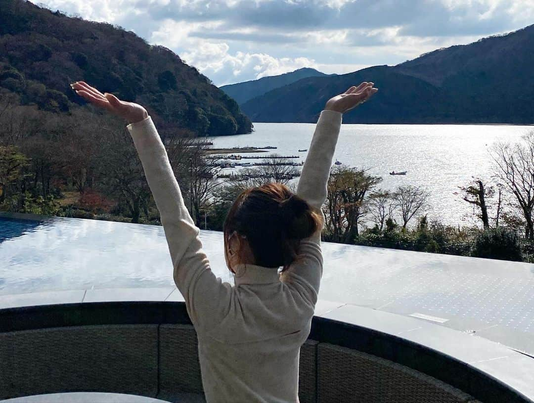 舟山久美子（くみっきー）さんのインスタグラム写真 - (舟山久美子（くみっきー）Instagram)「今年はとってもパワーあふれる一年になる！そんな気がしてしょうがないんだなぁ🦋 何気ない時間がほんとに幸せで、大切。  11月に行った時の綺麗な富士山の写真でパワーお裾分け✨  #girlstrip #女子旅　#富士山 #2021」1月4日 11時25分 - kumikofunayama