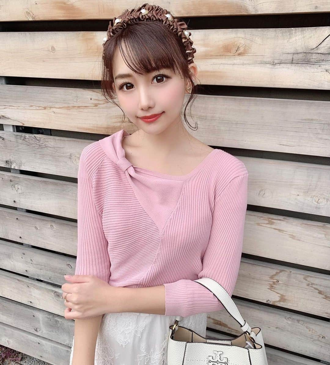 加藤里奈さんのインスタグラム写真 - (加藤里奈Instagram)「⋆ @raylily_closet で全身コーディネートしてみたよ🤍 ⋆ 春服はやく着たいなぁ💭 花粉がなければ一番好きな季節❤︎ ⋆ 全てセットでとてもお得な価格やった✌︎☺️ ⋆ #ootd #fashion #instafood #instagram #instalike  #hairstyle #outfit #code #coordinate #style #stylepoint #instafashion #instagood #instalike #ファッション #撮影 #ヘアアレンジ #ヘアスタイル #アレンジスタイル #ヘア #かとこ #コーディネート #コーデ #かとこーで #今日の服 #railily」1月4日 11時30分 - katoco0326