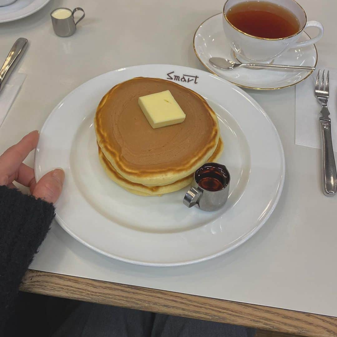 uinoloscaさんのインスタグラム写真 - (uinoloscaInstagram)「happy new year🎍🐄✨  買い物ついでに今年初の喫茶店🥞  去年は海を越える引っ越しに新しい家族を迎え、いつもに増してあっという間の1年でした。  当たり前の日常に様々な変化があり、将来のことなど、いろんなことを考えさせられた年でもあります。  引きこもり生活もig でいろんな方と交流をさせて頂いたおかげで楽しく過ごせました！  ポジティブに穏やかな年となりますように！ 今年もどうぞよろしくお願いします😊 ・ ・ ・ #京都生活#スマート珈琲#京都カフェ巡り#京都喫茶店#寺町カフェ」1月4日 22時28分 - uinolosca