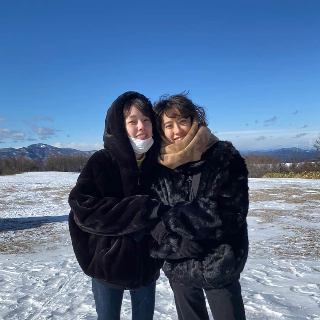 きなりのインスタグラム：「あけましておめでとうございます🎍 新年はみのちゃんと山籠りしてました☺️💛 自然は本当に気持ちいい〜素敵なスタート切れました！楽しかった〜〜 去年からこっそり気になりだした山活動…⛰ 今年はもっとトライしてみたいな！抱負！ 今年もよろしくお願い致します〜！」