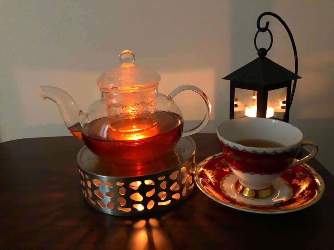 志村玲於さんのインスタグラム写真 - (志村玲於Instagram)「今日のtea セイロンの一つでラトナプラという種類の紅茶です ガラスでも良いんだけど、 陶器で淹れると飲んだ後に 甘味がでるから オヌヌメです！ お試しあれ  #紅茶 #紅茶好き #紅茶Butler」1月4日 22時22分 - reoshimura0129