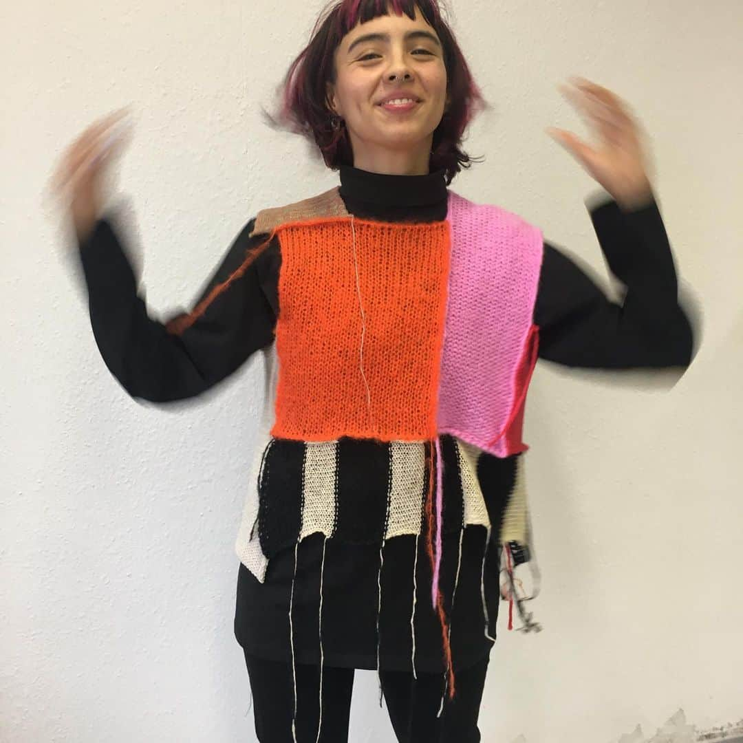 スタースタイリングさんのインスタグラム写真 - (スタースタイリングInstagram)「“knitted pads” top... unique piece...hello new year... #knitted #knittersofinstagram #unique #starstyling #ilovecolors」1月4日 22時25分 - starstylingworldwide