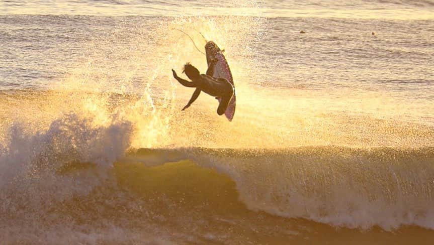 金尾玲生のインスタグラム：「. Surf surf surf  毎日サーフィン出来て幸せ。  もうだいぶ小さくなっちゃったけどかなり楽しめたなー✌︎✌︎✌︎  📸by @shouta_sawada mom  #surfing」