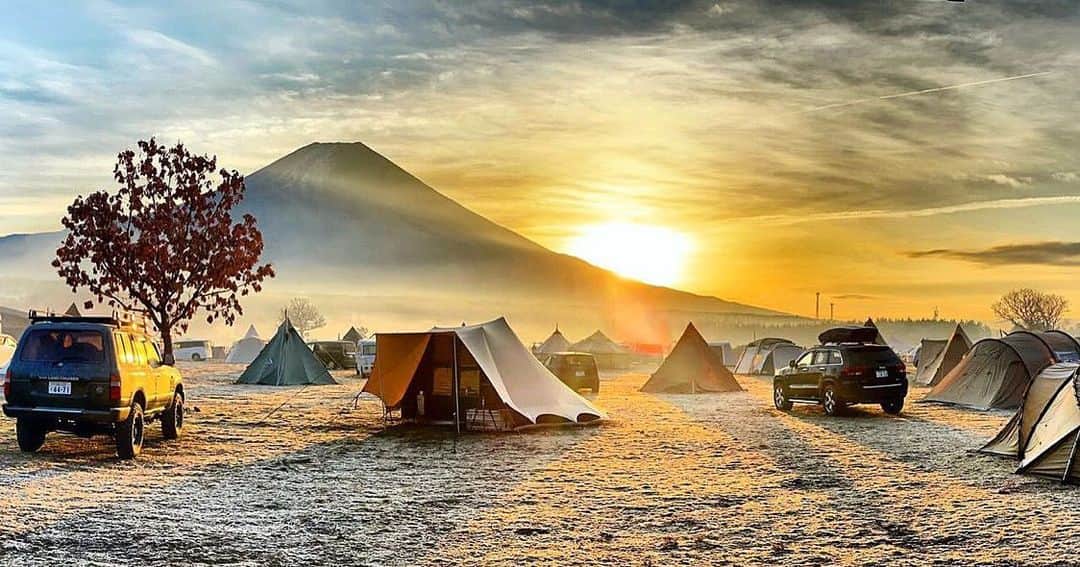 CAMP_HACKさんのインスタグラム写真 - (CAMP_HACKInstagram)「新しい年の幕開けです。富士山から昇る朝日のように、希望に溢れた年になりますように。2021年もCAMP HACKをよろしくお願いいたします！ . . from CAMP HACK . CAMP HACKであなたのキャンプライフを取材します！ 『#camphack取材』を付けて投稿！ . Photo by @anothersky373 さん . #camp #camping #camphack #outdoorlife #outdoor #trip #travel #japan #followme #weekend #travelling #outdoorgirl #family #familytrip #キャンプ #アウトドア #キャンプ道具 #キャンプ初心者 #家族 #外遊び #自然 #キャンプ場 #お出かけ」1月4日 21時00分 - camp_hack