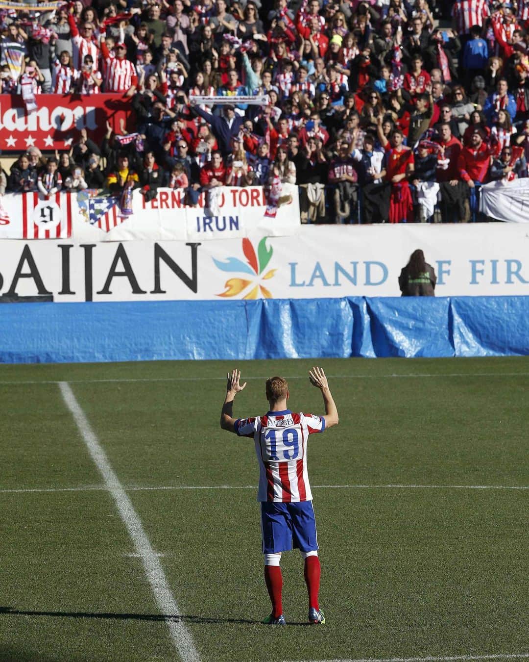 LFPさんのインスタグラム写真 - (LFPInstagram)「04/01/2015 🔙🗓  ❤️🤍 #OnThisDay 6️⃣ years ago, ‘The Kid’ @fernandotorres returned to @atleticodemadrid!   ❤️🤍 𝐄𝐥 𝐫𝐞𝐠𝐫𝐞𝐬𝐨 𝐝𝐞 '𝐄𝐥 𝐍𝐢𝐧̃𝐨'.   🔙👏 ¡Hace 6️⃣ años, Torres volvía al club de su corazón, el Atleti!  #TalDiaComoHoy #Torres #Atleti #LaLigaSantander #LaLiga #LaLigaHistory」1月4日 21時00分 - laliga