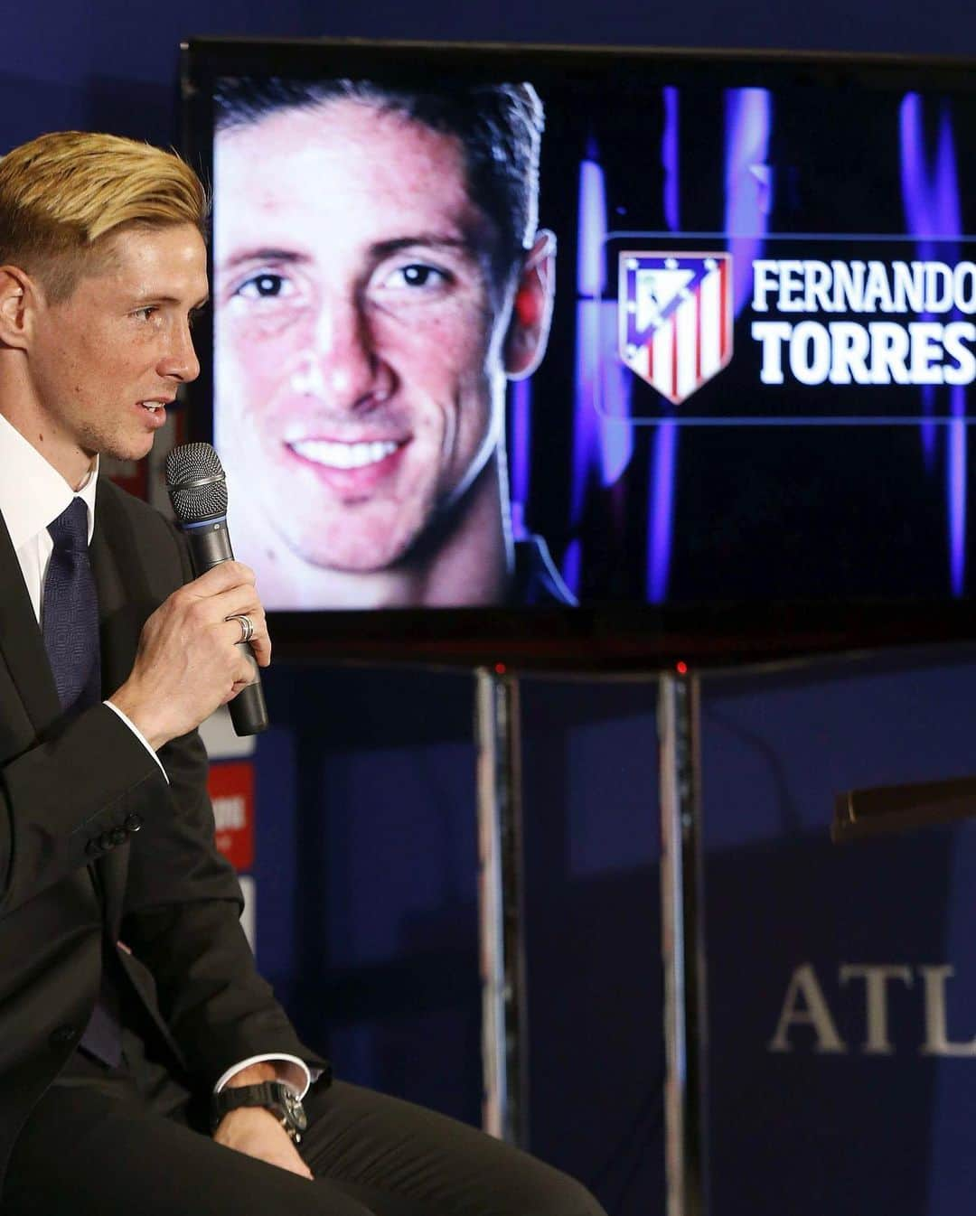 LFPさんのインスタグラム写真 - (LFPInstagram)「04/01/2015 🔙🗓  ❤️🤍 #OnThisDay 6️⃣ years ago, ‘The Kid’ @fernandotorres returned to @atleticodemadrid!   ❤️🤍 𝐄𝐥 𝐫𝐞𝐠𝐫𝐞𝐬𝐨 𝐝𝐞 '𝐄𝐥 𝐍𝐢𝐧̃𝐨'.   🔙👏 ¡Hace 6️⃣ años, Torres volvía al club de su corazón, el Atleti!  #TalDiaComoHoy #Torres #Atleti #LaLigaSantander #LaLiga #LaLigaHistory」1月4日 21時00分 - laliga