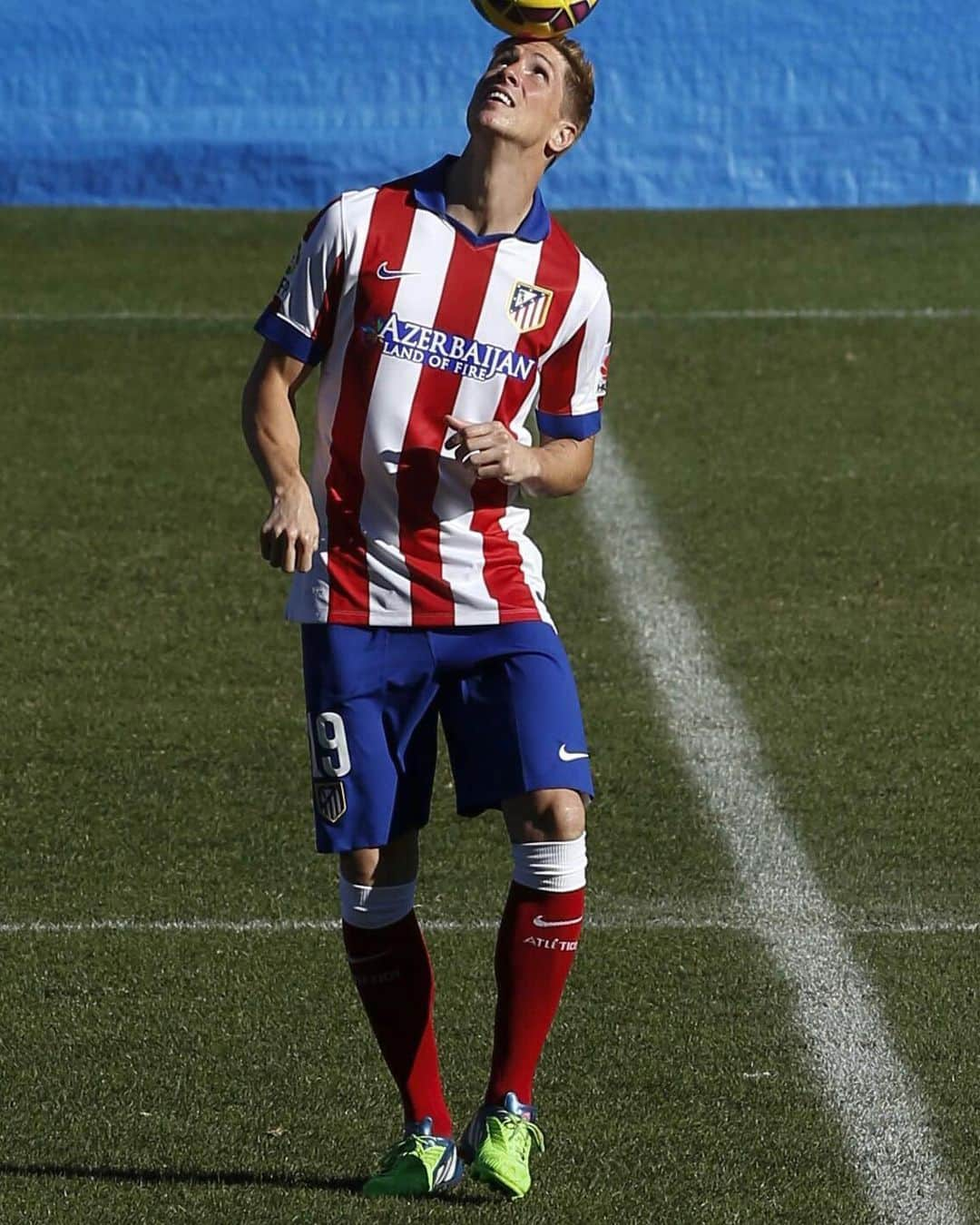 LFPさんのインスタグラム写真 - (LFPInstagram)「04/01/2015 🔙🗓  ❤️🤍 #OnThisDay 6️⃣ years ago, ‘The Kid’ @fernandotorres returned to @atleticodemadrid!   ❤️🤍 𝐄𝐥 𝐫𝐞𝐠𝐫𝐞𝐬𝐨 𝐝𝐞 '𝐄𝐥 𝐍𝐢𝐧̃𝐨'.   🔙👏 ¡Hace 6️⃣ años, Torres volvía al club de su corazón, el Atleti!  #TalDiaComoHoy #Torres #Atleti #LaLigaSantander #LaLiga #LaLigaHistory」1月4日 21時00分 - laliga