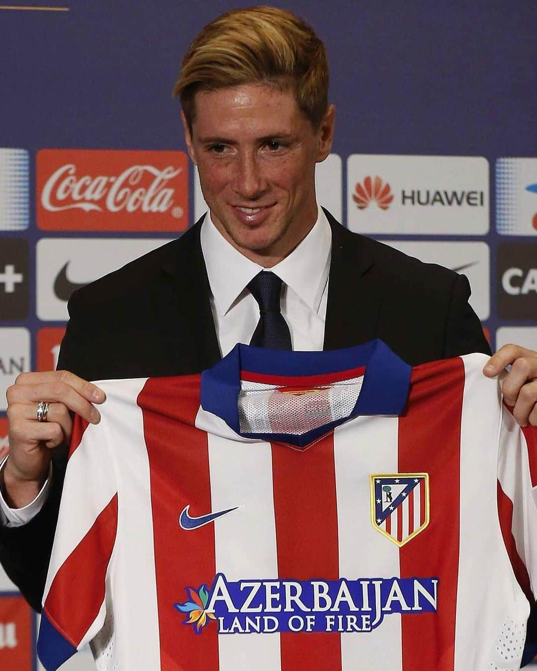 LFPさんのインスタグラム写真 - (LFPInstagram)「04/01/2015 🔙🗓  ❤️🤍 #OnThisDay 6️⃣ years ago, ‘The Kid’ @fernandotorres returned to @atleticodemadrid!   ❤️🤍 𝐄𝐥 𝐫𝐞𝐠𝐫𝐞𝐬𝐨 𝐝𝐞 '𝐄𝐥 𝐍𝐢𝐧̃𝐨'.   🔙👏 ¡Hace 6️⃣ años, Torres volvía al club de su corazón, el Atleti!  #TalDiaComoHoy #Torres #Atleti #LaLigaSantander #LaLiga #LaLigaHistory」1月4日 21時00分 - laliga