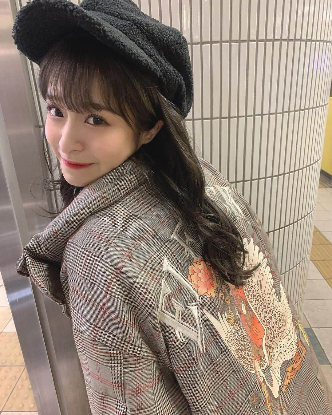 清水里香さんのインスタグラム写真 - (清水里香Instagram)「#今日のりかてぃー﻿ ﻿ ﻿ 可愛い洋服を着てご満悦です☺️﻿ ﻿ @ladiesfashion.kandk﻿ @elfsack_japan﻿ ﻿ ﻿ ﻿ ﻿ #私服 #ジャケット #kandk_style #elfsack﻿」1月4日 21時00分 - partyyy_chu