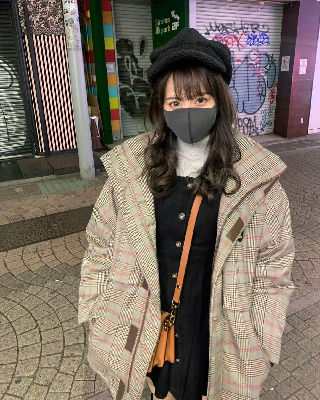 清水里香さんのインスタグラム写真 - (清水里香Instagram)「#今日のりかてぃー﻿ ﻿ ﻿ 可愛い洋服を着てご満悦です☺️﻿ ﻿ @ladiesfashion.kandk﻿ @elfsack_japan﻿ ﻿ ﻿ ﻿ ﻿ #私服 #ジャケット #kandk_style #elfsack﻿」1月4日 21時00分 - partyyy_chu