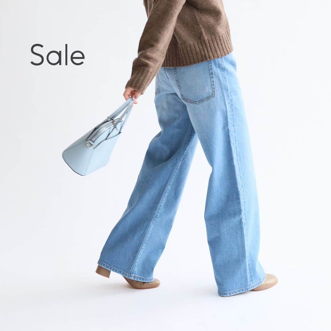 のインスタグラム：「sale list ☑︎﻿ ﻿ 春先もまだまだ使えるアイテムがセールに✨﻿ ﻿ この時期重宝するあったか『コーデュロイアイテム』から年中着用していただけるデニムも対象！﻿ ﻿ サイズやカラーが少なくなってきてますので、お早めにご覧ください💨﻿ ﻿ ﻿ タップして気になるアイテムをチェック✔︎  -----------------﻿ ﻿ ✔︎ デニムワイドパンツ﻿ No. 20030462606030﻿ ¥8,250 tax in⇨sale price﻿ ﻿ ✔︎ウォッシャブルツイル クロップドパンツ﻿ No. 20030462104040﻿ ¥9,900 tax in⇨sale price﻿ ﻿ ﻿ ✔︎ シャツコールロングワンピース﻿ No. 20040462104130﻿ ¥11,550 tax in⇨sale price﻿ ﻿ ✔︎ シャツコールビッグスキッパー﻿ No. 20050462104130﻿ ¥9,130 tax in⇨sale price﻿ ﻿ ✔︎ フレアコーデュロイパンツ﻿ No. 20030462601030﻿ ¥8,250 tax in⇨sale price﻿ ﻿ ✔︎ デニムハイウエストパンツ﻿ No. 20030462602030﻿ ¥8,250 tax in⇨sale price﻿」