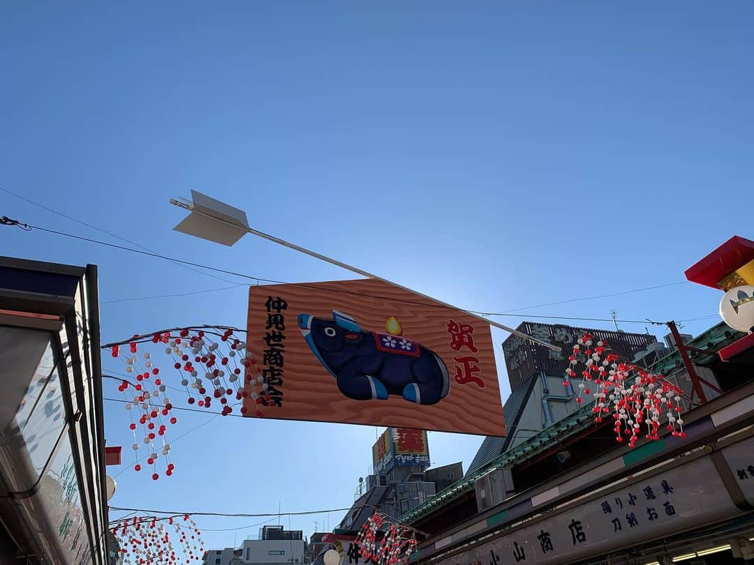 忍成修吾のインスタグラム：「今年の初詣は浅草へ🙏」