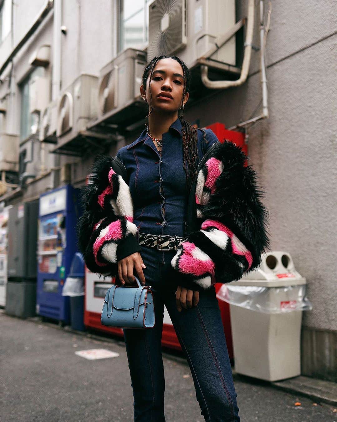 Droptokyoさんのインスタグラム写真 - (DroptokyoInstagram)「TOKYO STREET STYLE⁣⁣ ⁣ Name: @slammin_sakura Occupation: Model  Jacket: #TDS All-in-one: #Vintage Belt: #NADIA Bag: #STRATHBERRY Necklace: #chiakinobizu #streetstyle#droptokyo#tokyo#japan#streetscene#streetfashion#streetwear#streetculture#fashion#ストリートファッション#コーディネート ⁣⁣ Photography: @dai.yamashiro」1月4日 21時02分 - drop_tokyo