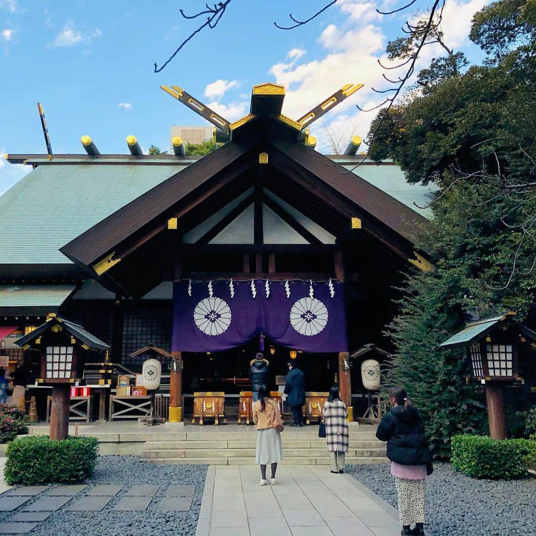 山口託矢さんのインスタグラム写真 - (山口託矢Instagram)「. 去年一人で巡った神社仏閣巡りin東京⛩ せっかくだからと思って 御朱印を集め始めました😬✨ . ↓番号は写真の順番です ①②靖国神社 ③④東京大神宮  ⑤⑥日枝神社 ⑦花園神社 ⑧烏森神社 ⑨⑩明治神宮 . どの神社も都会のビル群の中にあることが僕的には新鮮で幻想的な空間でした😳🍃 . 神社仏閣巡りはあまり密も気にしなくていいので良いですよ😙 . . #神社 #神社巡り #神社仏閣  #靖国神社 #東京大神宮 #日枝神社 #花園神社 #烏森神社 #明治神宮  #御朱印巡り #東京 #tokyo」1月4日 21時05分 - taku_ya_maguchi