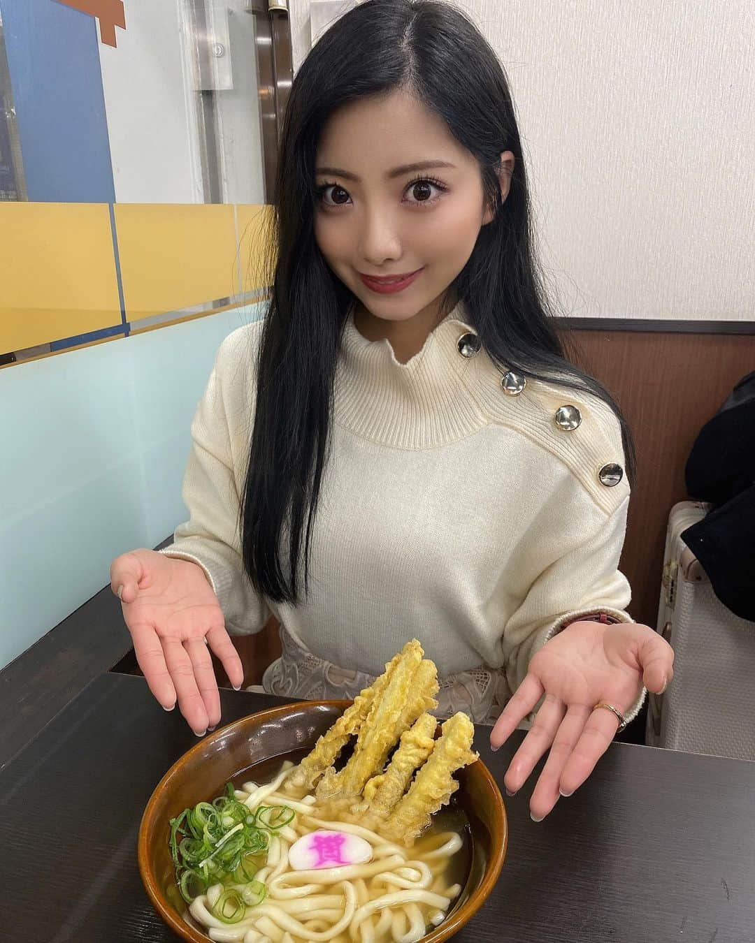 山下みちるさんのインスタグラム写真 - (山下みちるInstagram)「・ 愛してやまない資さんうどん🍜  念願すぎて帰省した初日に行きました💪🏻♥️  ごぼ天うどんやっぱり美味しすぎる！！❤︎ あと何回行こうかな😈 ・ #福岡 #福岡グルメ #グルメ #資さんうどん #ごぼう天うどん #ブルーブラック #instagood #00년생」1月4日 21時06分 - hello_chiruchiru