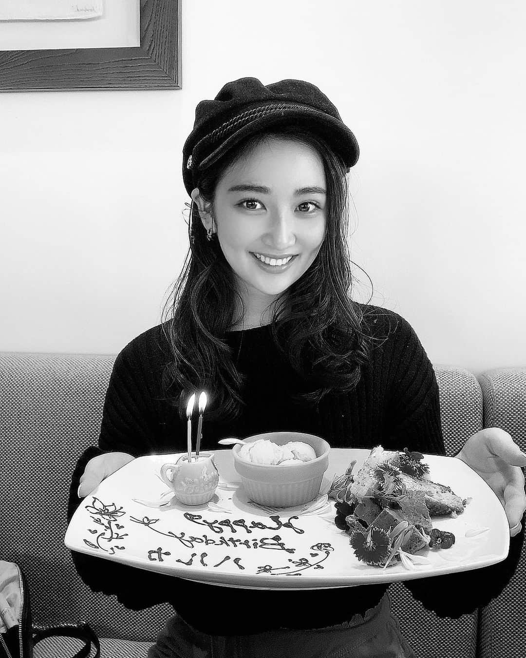 小磯陽香さんのインスタグラム写真 - (小磯陽香Instagram)「少し早めのお誕生日祝いで家族みんなでご飯いってきたぁ✨ あと2日で23歳😳 はっやいなぁ」1月4日 21時10分 - haruka._.koiso