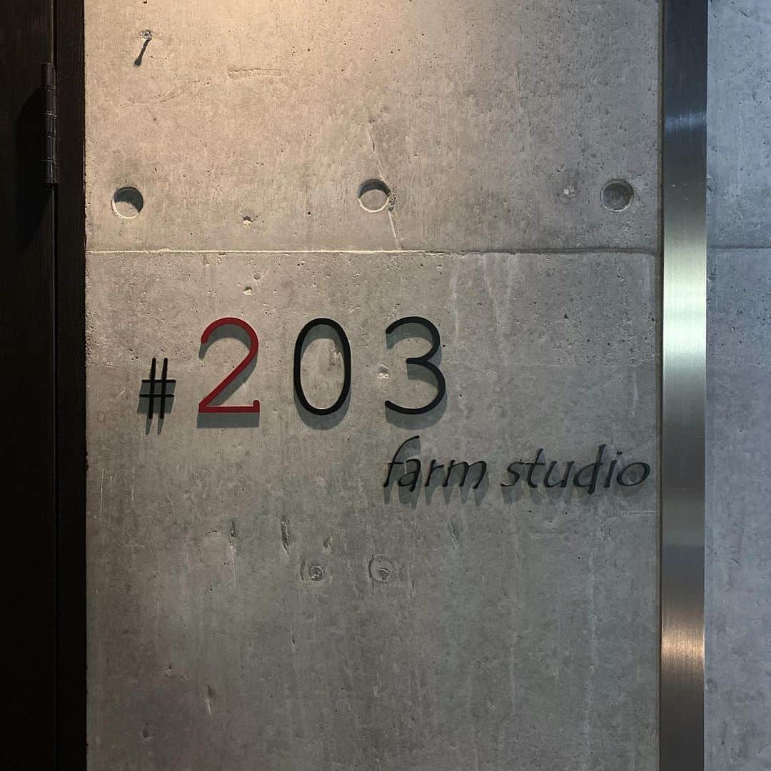 matsukenさんのインスタグラム写真 - (matsukenInstagram)「_✔︎ . . 年末に伺った farm studio #203  カウンター8席ほどのネオ中華のお店 . . どの料理も少量なので 色んなものを少しずつ食べることができるのが魅力的👌 . . いただいたのは ・餃子 ・えび春巻 ・よだれ鶏 ・えびちり ・麻婆豆腐 ・上湯のTKG ・いか焼きそば  次回は白子の麻婆豆腐リベンジしたい。 学大魅力的なお店がたくさんだな〜🤤 . . #farmstudio203  #学芸大学  #学芸大学グルメ  #学芸大学ディナー  #東横線グルメ  #学芸大学中華  #ネオ中華  #モダン中華  #tkg  #foodstagram」1月4日 21時11分 - ___matsuken