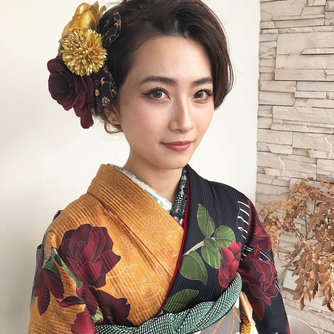 のインスタグラム：「*  前撮り  * * *  今週は成人式。  setも着付けも 楽しみ  💋  #明日から仕事始まります #前撮り #成人式 #成人式ヘア  #アレンジ #ヘアアレンジ #ココロヘアー #arrange #hairarrange  #cocolohair」