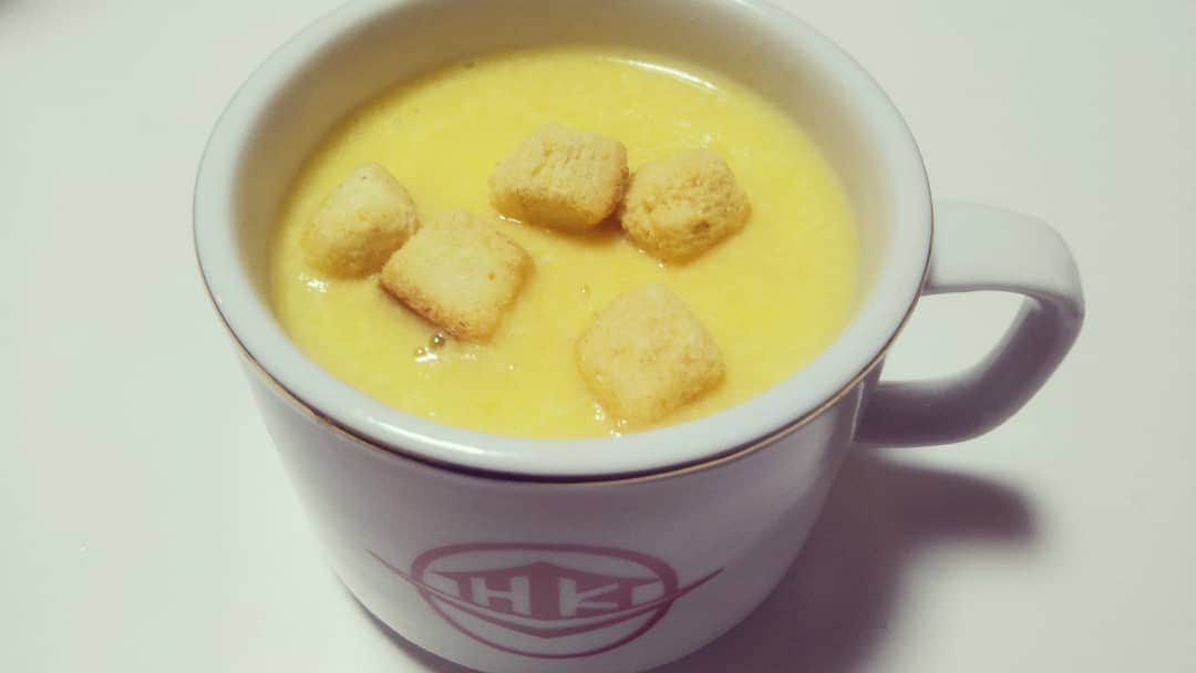 伊藤修子さんのインスタグラム写真 - (伊藤修子Instagram)「クノールとコーンクリームのスープ作ってみました。とき玉子も入れました。 遅くなってしまいましたがまだ夕飯に食べるものを考えていません。」1月4日 21時25分 - itoshuko