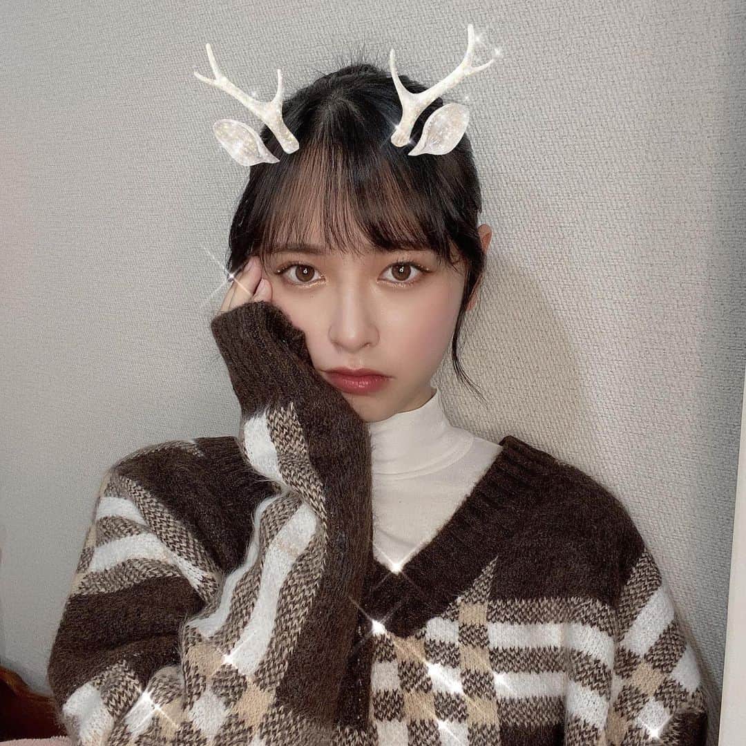 大槻りこのインスタグラム：「あけました2021年🐮♡ . . 目標は特に決めない人なので、 今できることをとにかく全力で楽しみたいと思います❕ . したいことの1つはファンの方との交流です💭 . 年始は短めのコメントで⠉̮⃝︎︎♡ 今年こそ笑顔の多い1年にしましょうね . 2021年もよろしくお願いします❕」