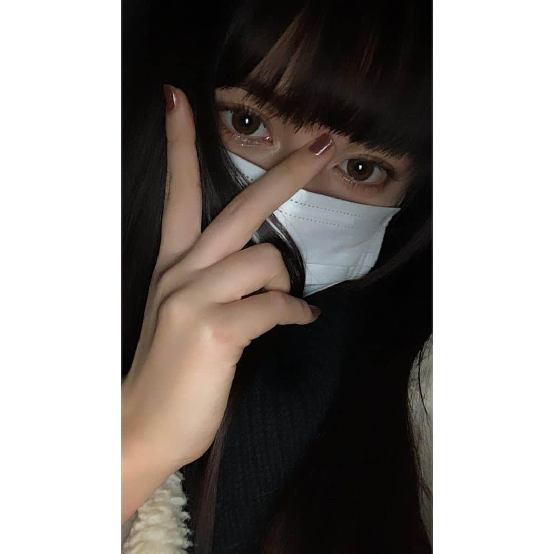 長谷川美月さんのインスタグラム写真 - (長谷川美月Instagram)「(昨日ストーリーで好評だった ネイルさんを添えて...🤎)  巻末アンケートのお願いです✏︎  まず！！！ 先月は皆様の沢山の愛のおかげで、 専属5位まで順位を上げることができました。 本当に本当に有難うございます （ ; ; ）❤︎  そして今月からはアンケートの仕様が ガラッと変わりまして、 『国民投票』の形になっています...  2021年最初のアンケートなので これからのPOPでの活動にも 大きく関わるアンケートになります。  毎月毎月大事な事には変わりないんだけど 今月は特に大事なアンケート！！！ (って個人的には感じております)  画像を見てもらえばわかる通り 本当に書くところ多いし、 とってもとっても大変なんだけど 一箇所でも私の名前を書いて ポストにぽんっと入れて頂けると すごく嬉しいです🥲💭  #新時代のトップはみちゅ  2021年はPopteenのトップまで 一緒に駆け上がりましょう！！！！  ⚠️1/12日必着です  今月も宜しくお願い致します（ ; ; ）！  #popteen」1月4日 21時33分 - mxx.____29