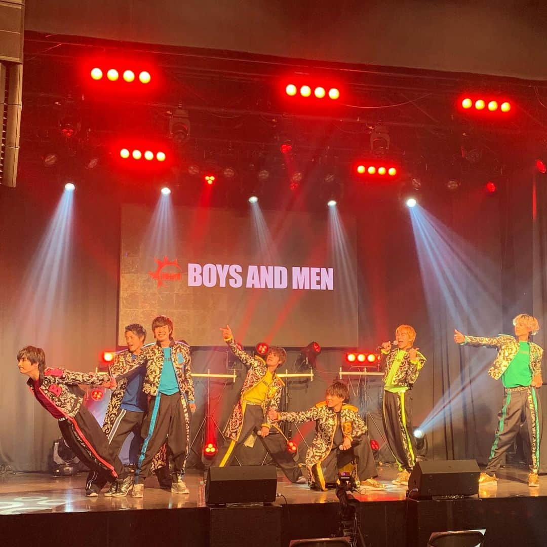 BOYS AND MENさんのインスタグラム写真 - (BOYS AND MENInstagram)「ニューアルバム　 #BOYMENtheUniverse リリース記念 プラットフォームツアー@LINE LIVE  ご視聴いただきありがとうございます  今年初ライブいかがでしたか？  今年も #ボイメン を宜しくお願いいたします  BOYMENtheUniverse 1/27リリース‼︎  #水野勝 #田村侑久 #小林豊 #本田剛文 #勇翔 #平松賢人 #吉原雅斗 #どえりゃあjump #jump #新年 #今年もよろしくお願いします #まえのめり本ちゃん #扇子 #をなくす 勇翔 #カメラ #はしゃぐ #タムひら #japan」1月4日 21時36分 - boysandmen_official