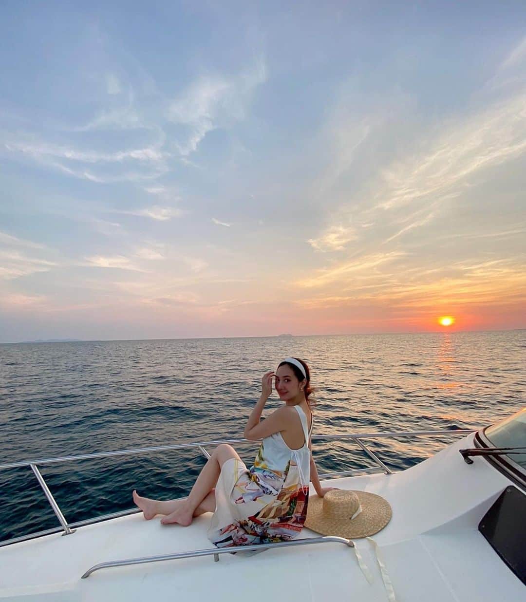 インヤのインスタグラム：「อยากไปเที่ยวทะเลอีกล้าวว ☺️🌤」