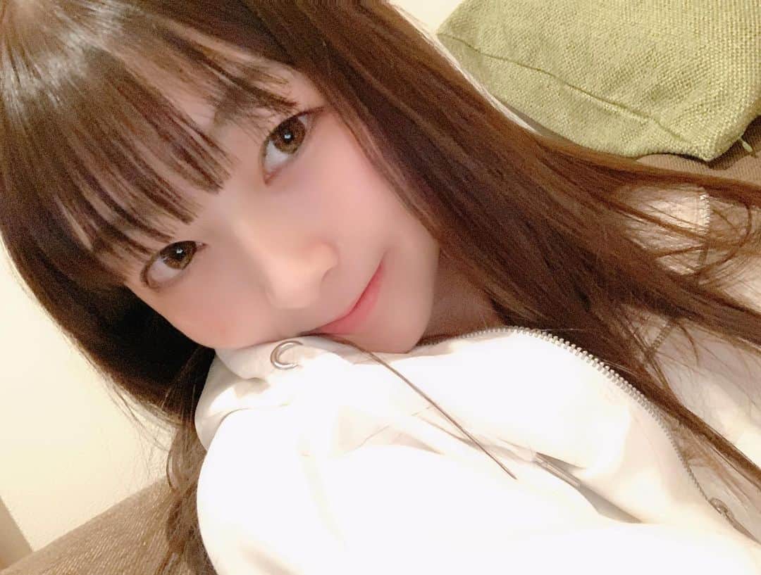 Mitoのインスタグラム：「. . あけましておめでとうございます🎉 . . 新年の目標は 後5キロを落とすことです🙄 . 成功次第卒業イベントもできたらいいなぁ〜とか考えながら☺️ こんな世の中なので、どうなるかわからないですけどね！🤭 . . 今年もよろしくお願いします😋」