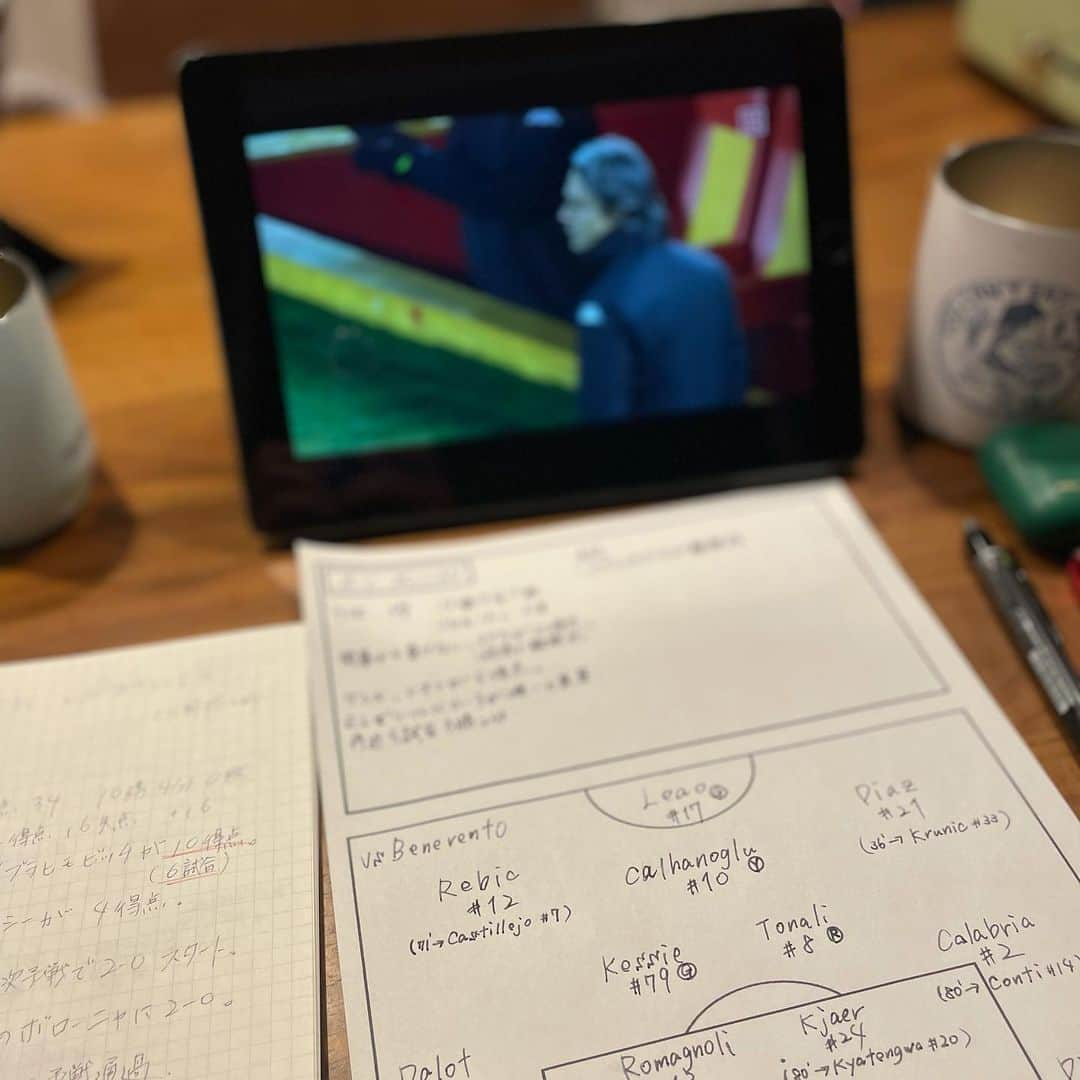 佐藤寿人さんのインスタグラム写真 - (佐藤寿人Instagram)「2021年の仕事始めはCALCIO⚽️🇮🇹 2021/1/7 4:45 DAZN Serie A MD16 MILAN-JUVENTUS 年始早々のビッグマッチ💪 朝早くからの放送になりますが見て頂けたらと思います✨ ミラン愛を抑えつつ、試合当日へ向けての準備を📋  #dazn #seriea #calcio #bigmatch #acmilan #juventus  #ACミラン #ユヴェントス #milanista #ミラニスタ」1月4日 21時45分 - hisato_sato11official