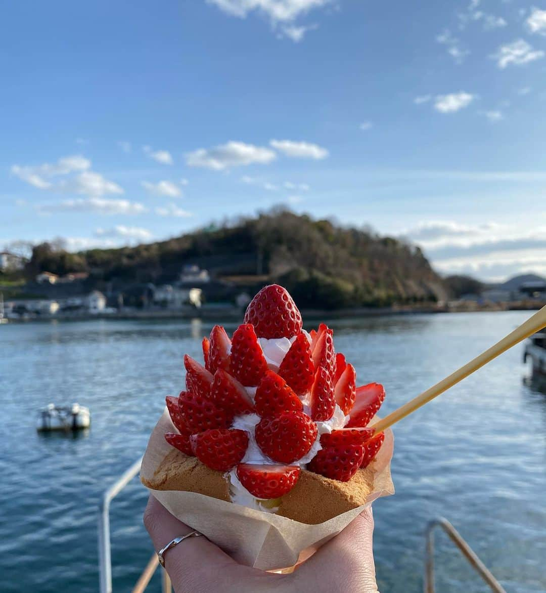 藤原あずささんのインスタグラム写真 - (藤原あずさInstagram)「. 目的は千光寺！あとご飯！ 尾道ラーメン2店舗！あとはスイーツ！ 最高にお腹いっぱいになった〜 #尾道　#尾道観光 #尾道スイーツ #尾道カフェ #尾道ラーメン #尾道ラーメン壱番館 #尾道ラーメン雑兵  #藤原あずさ」1月4日 21時50分 - fujiwara_azusa510