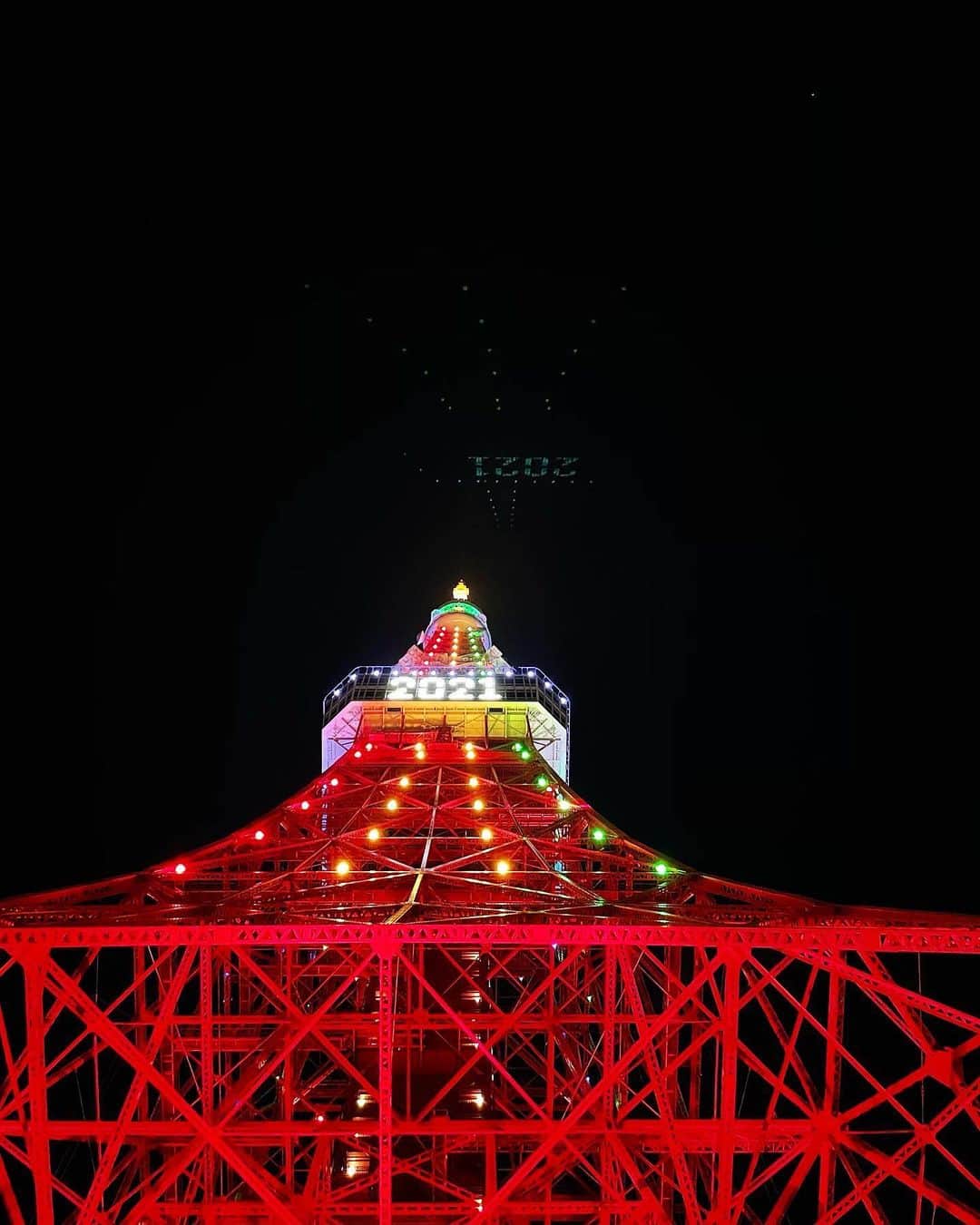 前沢海友さんのインスタグラム写真 - (前沢海友Instagram)「ㅤㅤㅤㅤㅤㅤㅤㅤㅤㅤㅤㅤㅤ 2021年仕様の東京タワー見に行けたの🗼🤍 初めて真下から見れてすっごい綺麗だった〜 ㅤㅤㅤㅤㅤㅤㅤㅤㅤㅤㅤㅤㅤ #tokyo #newpost #happiness #2021年  #東京タワー #レインボータワー #2021年カラー」1月4日 21時51分 - maezawamiyu