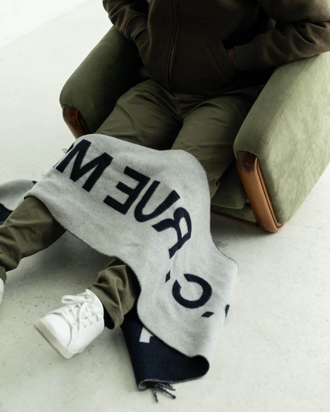 アーペーセーのインスタグラム：「A.P.C. F/W20 Accessories⠀ ⠀ The Angèle scarf in dark navy blue and the Hide sneakers in white.⠀ ⠀ Available in stores and at apc.fr⠀  -  A.P.C. gave @_________aldo , a Parisian creative director in music carte blanche to make visuals of A.P.C. ‘s F/W 20 collection.⠀ ⠀ Creative direction : @_________aldo⠀ Photography : @laurentsegretier ⠀ ⠀ #APC #APCFW20 #APCaccessories #Paris」