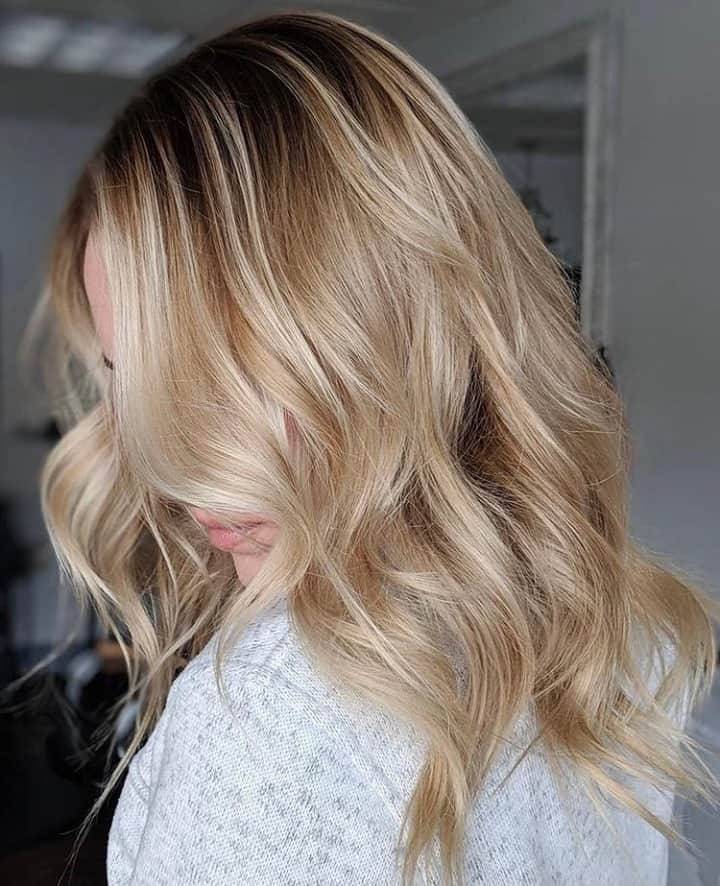 CosmoProf Beautyさんのインスタグラム写真 - (CosmoProf BeautyInstagram)「A blonde's best friends are:⁣⁣ ⁣ 1️⃣ DEPTH⁣⁣ 2️⃣ 100% vegan & cruelty free Maria Nila Sheer Silver Shampoo and Conditioner!⁣ "I've been pre-toning all of my bright blondes with this shampoo and what a difference it's made!⁣"⁣ Hair by #CosmoPro @cocoonhairloft⁣ ⁣ SAVE 20% on Maria Nila liters during our Big Bottle Sale at Cosmo Prof! Don't forget, Same Day Delivery available. SHOP via #LinkInBio⁣ ⁣ #repost #marianila #cosmoprofbeauty #licensedtocreate #blondehair #blondespecialist #blondes #blonding #dimensionalblonde #dimensionalhair #livedinhair #livedincolor」1月4日 22時00分 - cosmoprofbeauty