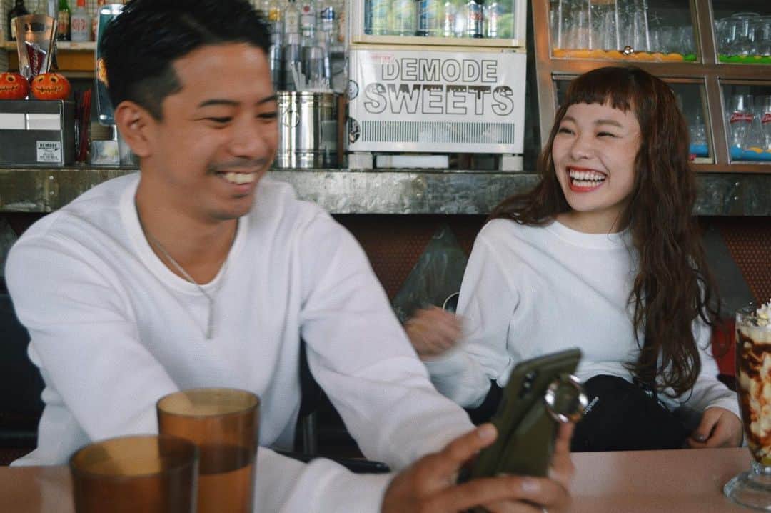 sayocoのインスタグラム：「そして今日で結婚3周年👩🏻‍🤝‍👨🏿🤍 #さよ婚 #0104 #革婚式 #笑顔ブス」