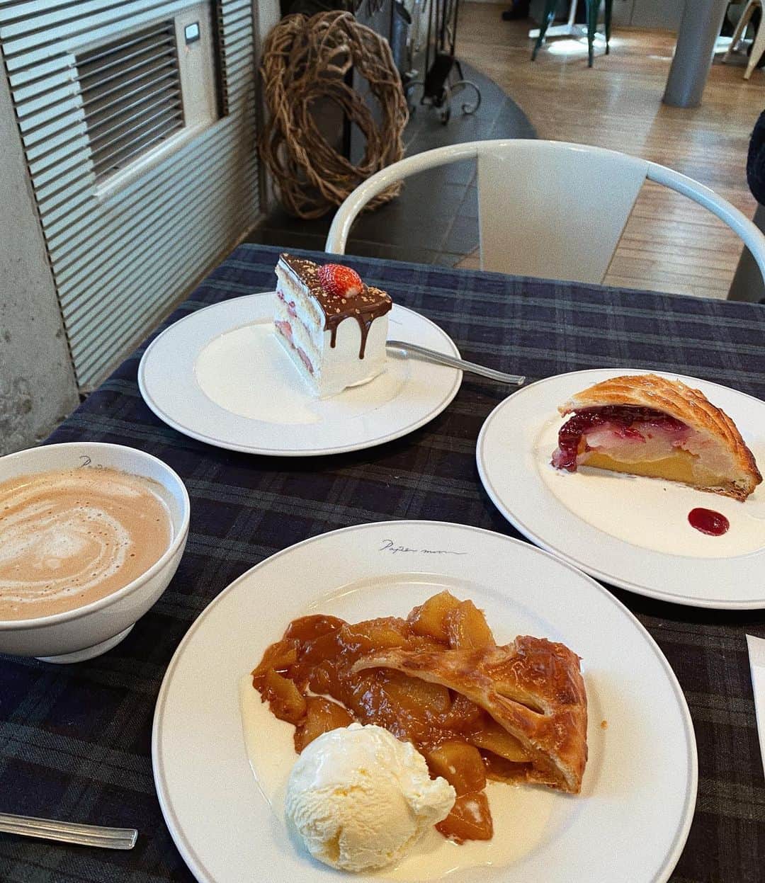 桃衣香帆のグルメインスタ