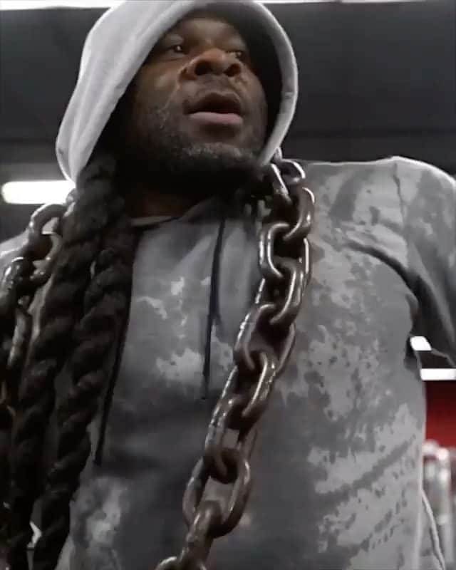 カイ・グリーンのインスタグラム：「We all have the tenacity to succeed if you’re willing to dig deep, hone in, and locate that drive. You have to be willing to push yourself through every workout, every set, and rep day after day. Long after the dust settles and the gym comes to a close we find a way to get the job done!! #LetsWORK!!!  - #KaiGreene」