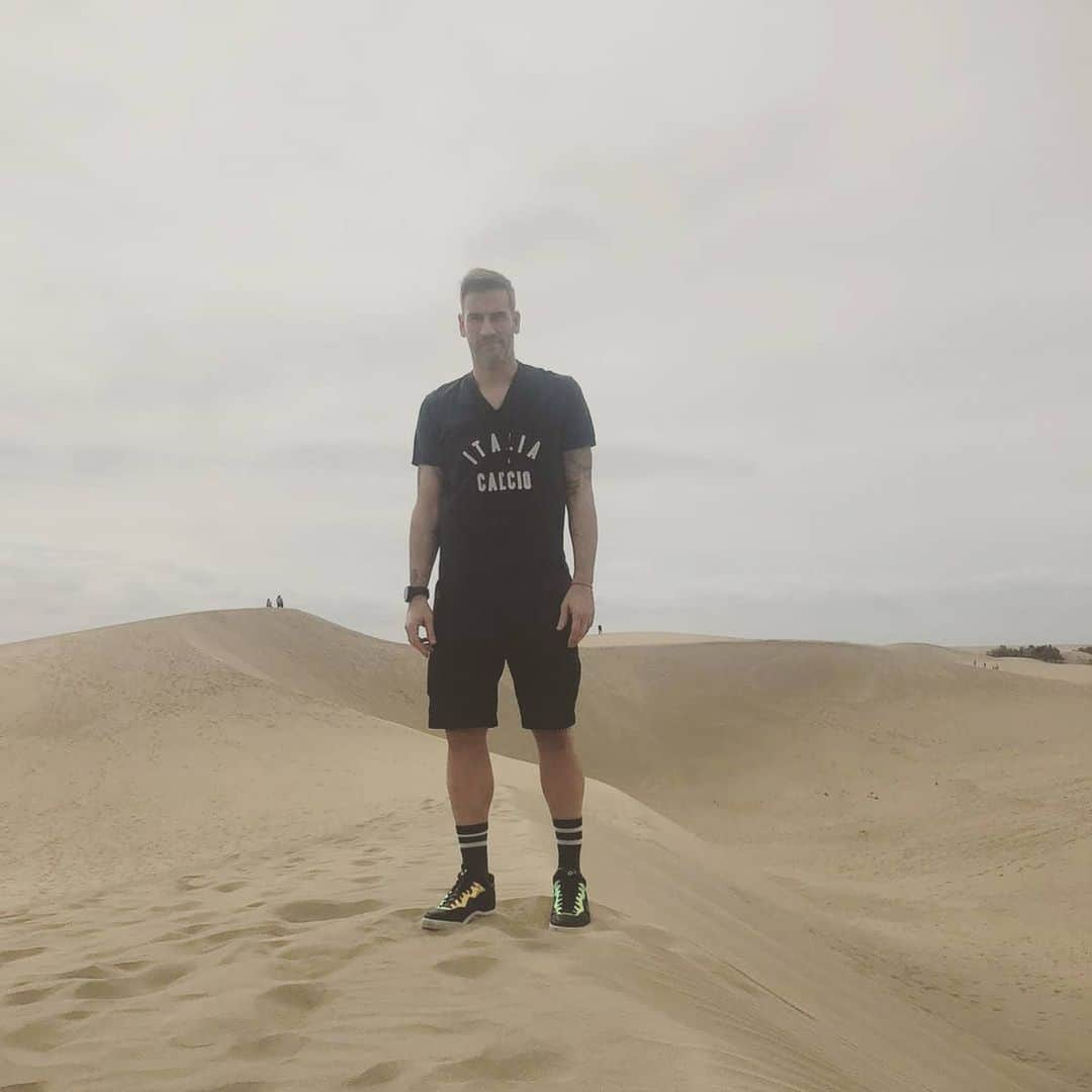 アルベルト・ロポのインスタグラム：「🏝🏜🏝 magnífico lugar y mejor compañía en las dunas de maspalomas.」