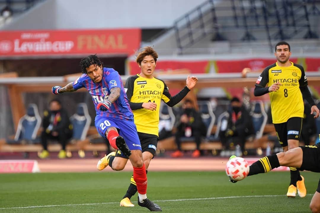 のインスタグラム：「Muito feliz e grato a Deus por esta conquista, pelo gol e pela premiação. Campeão da Levain Cup 🙏🏾🇯🇵⚽️🏆!!! Título é sempre algo que a gente quer e conseguimos coroar essa temporada tão dificil com um título. Todos estão de parabéns e espero que seja o primeiro de muitos pelo @fctokyoofficial.」