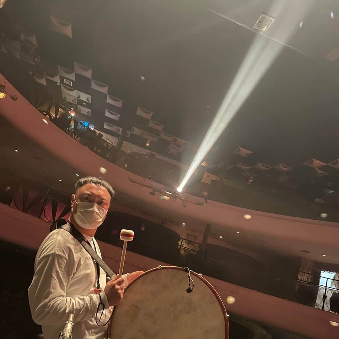 松井泉のインスタグラム：「あけましておめでとうございます⛩ 2021年、この度パーカッションレッスンを始めたいと思います！ 初心者から上級者までご興味のある方はお気軽にDMにてお問合せ下さい！ 内容に合わせつつ、自分に教えられる事ならなんでも伝えて行きたいと思います！ ご連絡お待ちしております！ #conga #bongo #percussion #コンガ #ボンゴ #パーカッション #パーカッションレッスン」