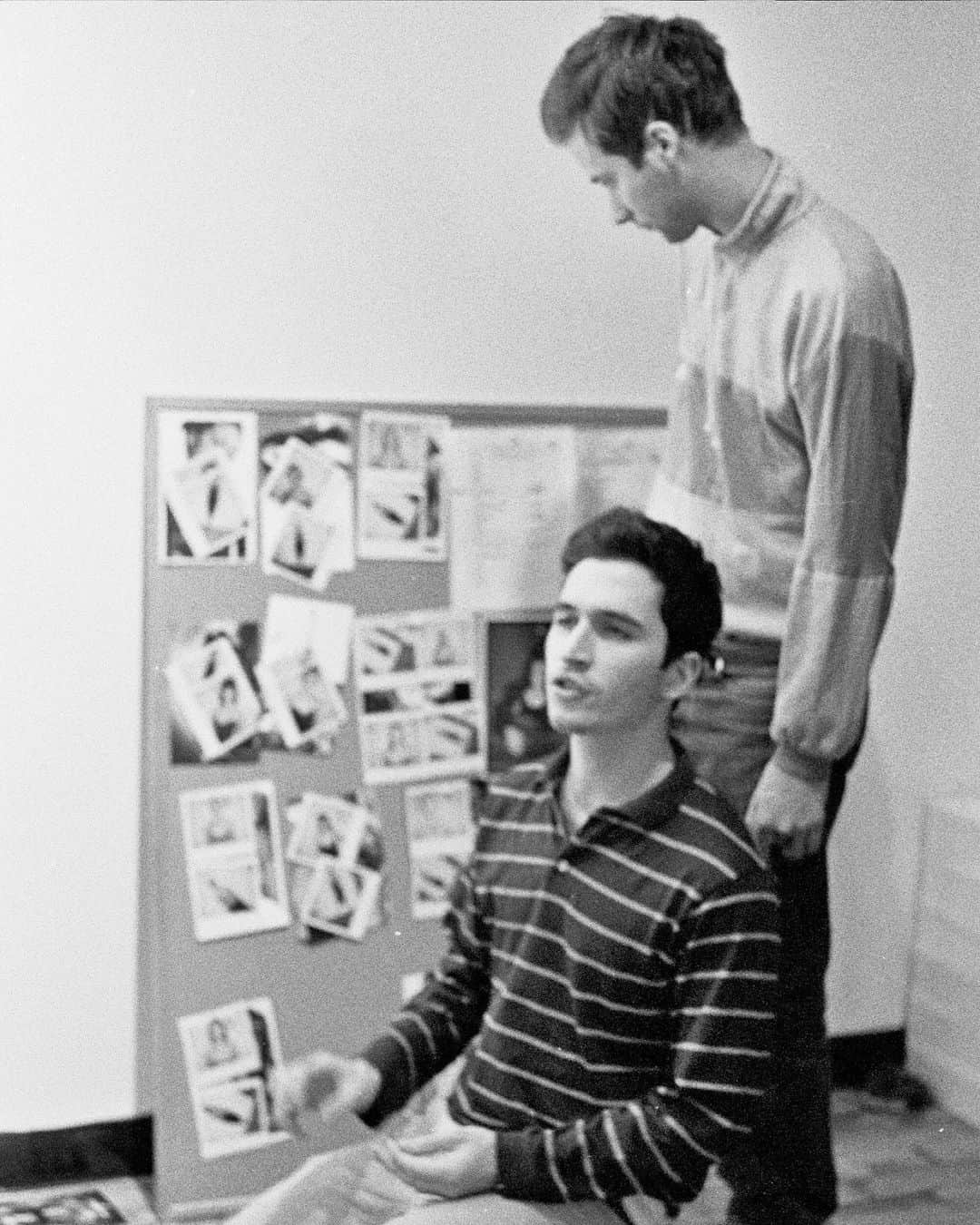 プロエンザスクーラーのインスタグラム：「Back at it. Jack and Lazaro in the studio putting together the first Proenza Schouler collection in January 2003. Some things never change. Photography by @josieminerphoto  #proenzaschouler #proenzaschoulerarchive」
