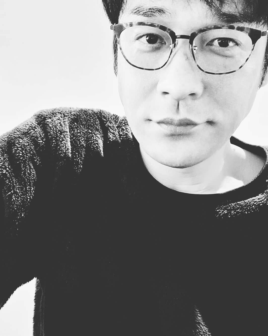 和泉宗兵のインスタグラム：「新年明けてもう４日。  街でスーツを着た働いてる方々を見かけてもう仕事初めかー早いねーなんて思ってたら、自分は年末年始働いてたんだった(笑)  今年はどうなるのか全然見えてこないけど明るく過ごしたいな。  皆さんにも明るい年でありますように。」
